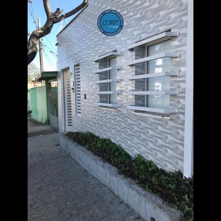 Paciente sorrindo após tratamento